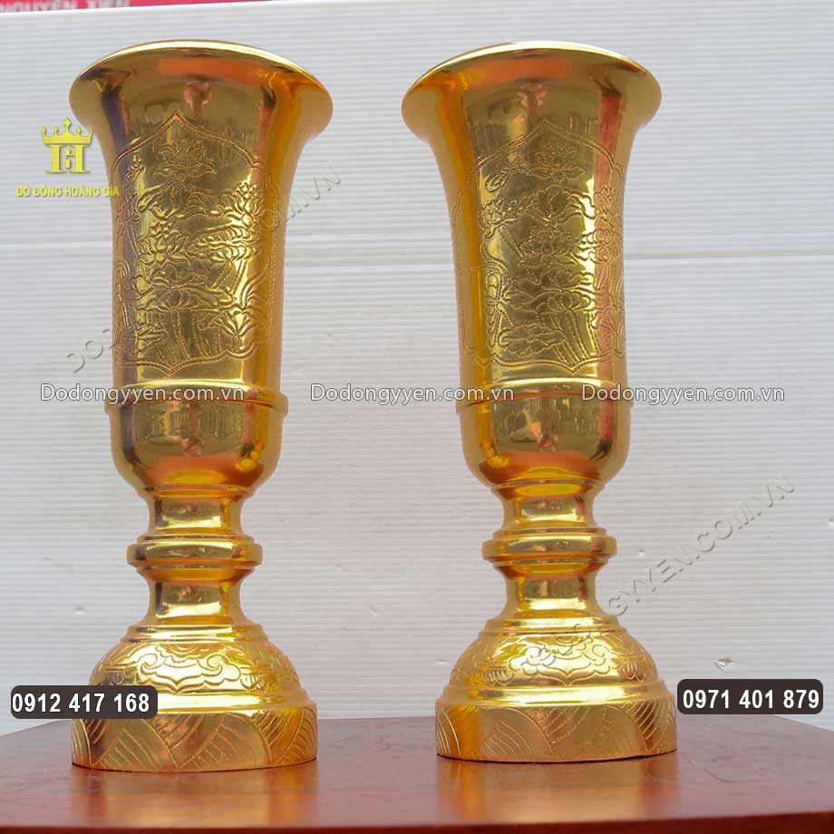 To&agrave;n bộ bề mặt vật phẩm được d&aacute;t v&agrave;ng 9999 sang trọng